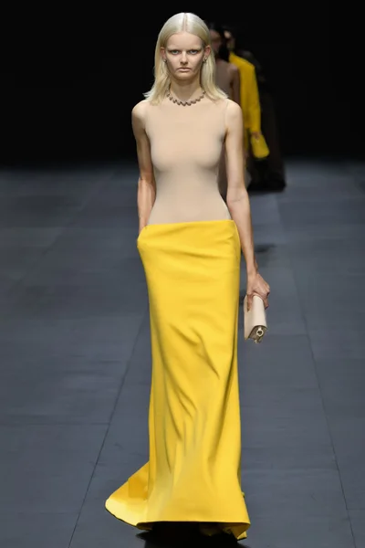 Look 14